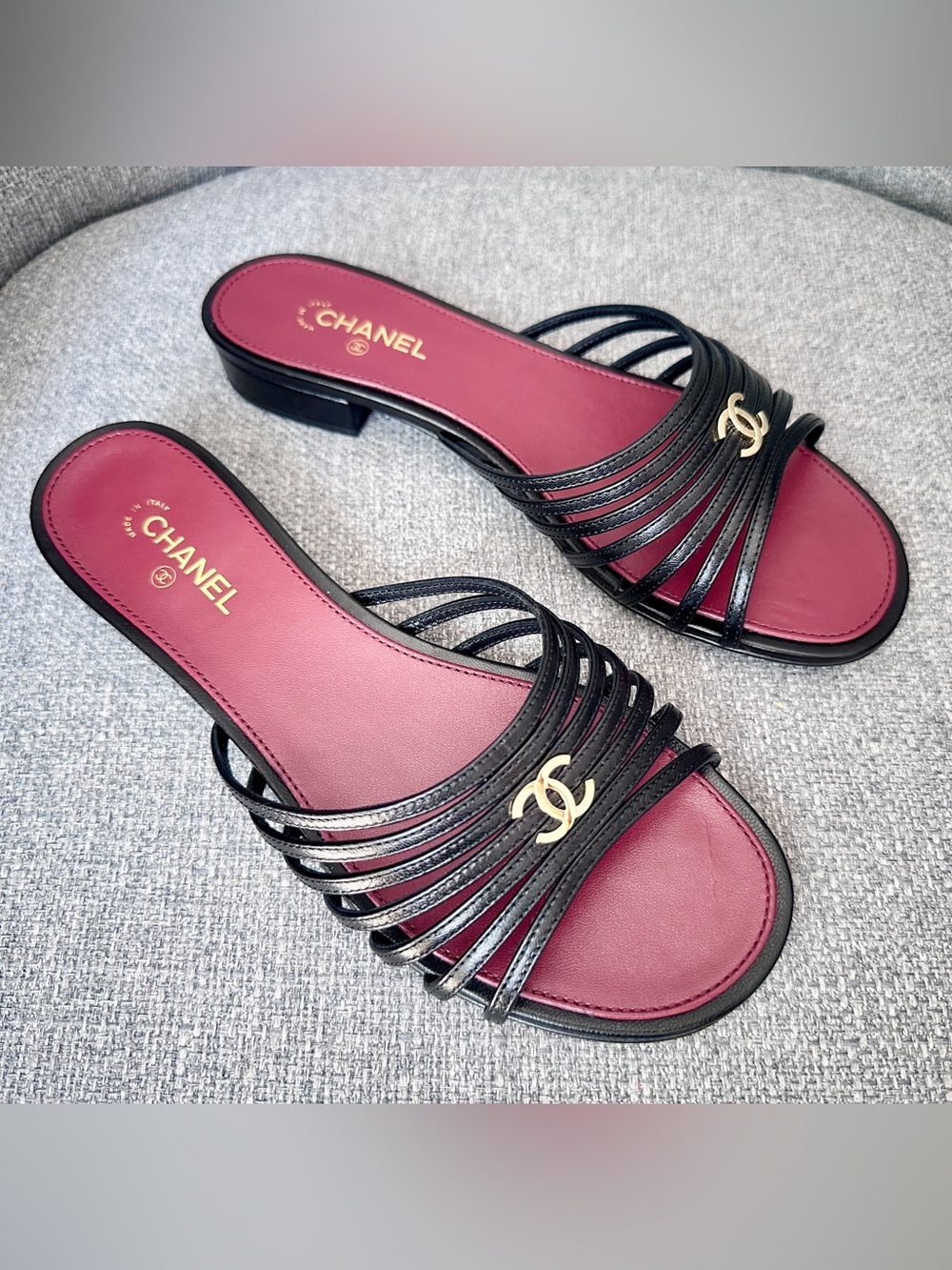 NEW CHANEL BLAZY Black strappy Leather GOLD CC FLIP FLOP Slides Flat Sandals 37C - Picture 3 of 15